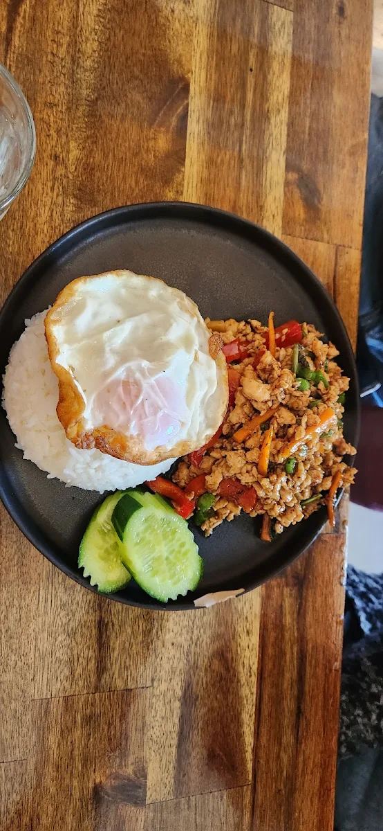 Basil Stir Fried, Tin Thai Restaurant