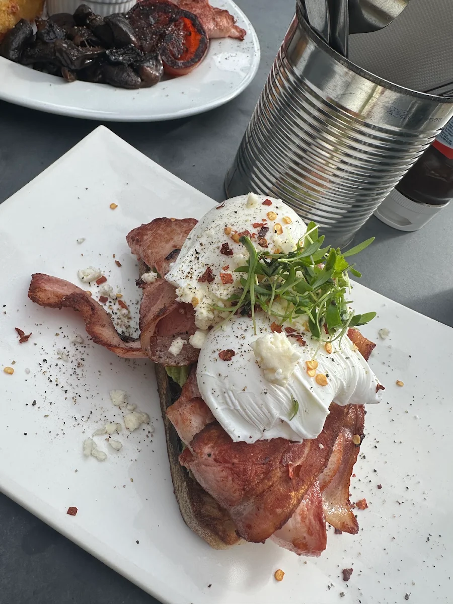 Highlights, Blackwood Cafe