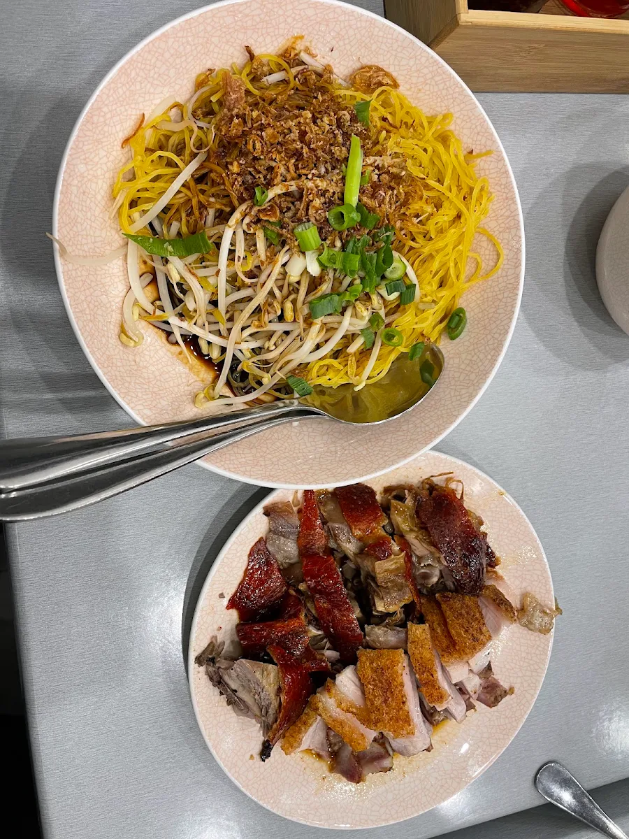Dried Noodles with Roasted Duck and Pork Belly