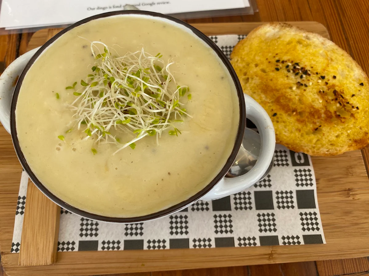 Served with Bread, The Dingo Cafe