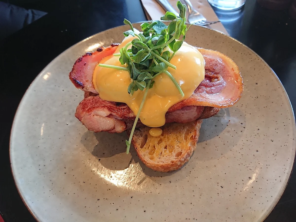 Egg Benedict with Bacon