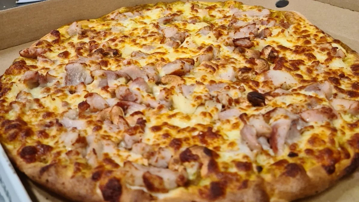Highlights, Graceville Pizza