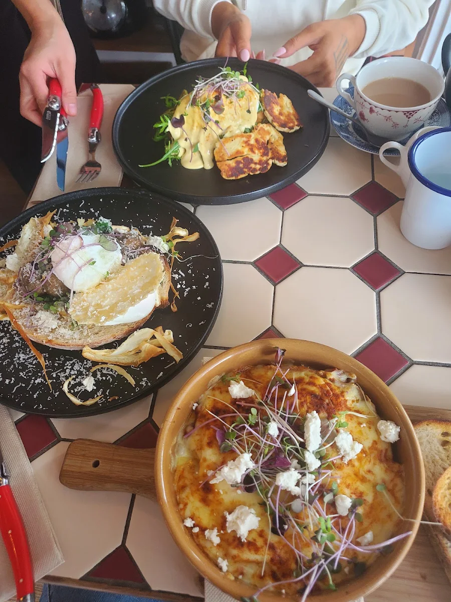 Mushrooms Benedict and Baked Cheesy Beans