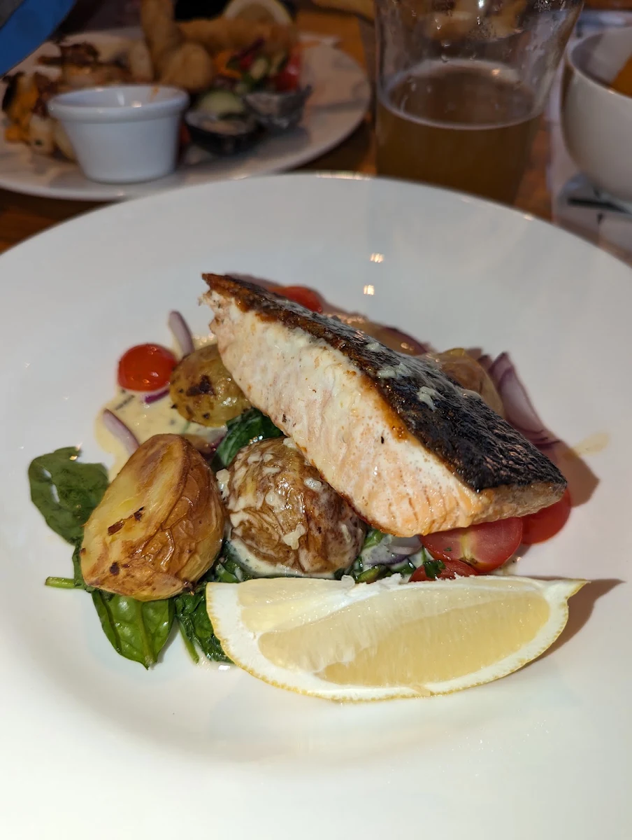 Fish, Mac’s Hotel