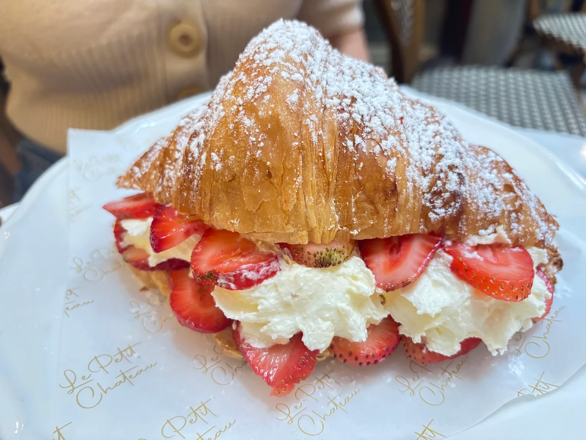 Highlights, Le Petit Chateau Restaurant