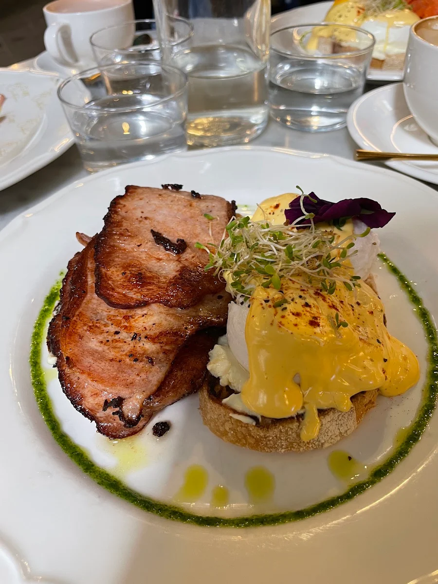 Highlights, Le Petit Chateau Restaurant