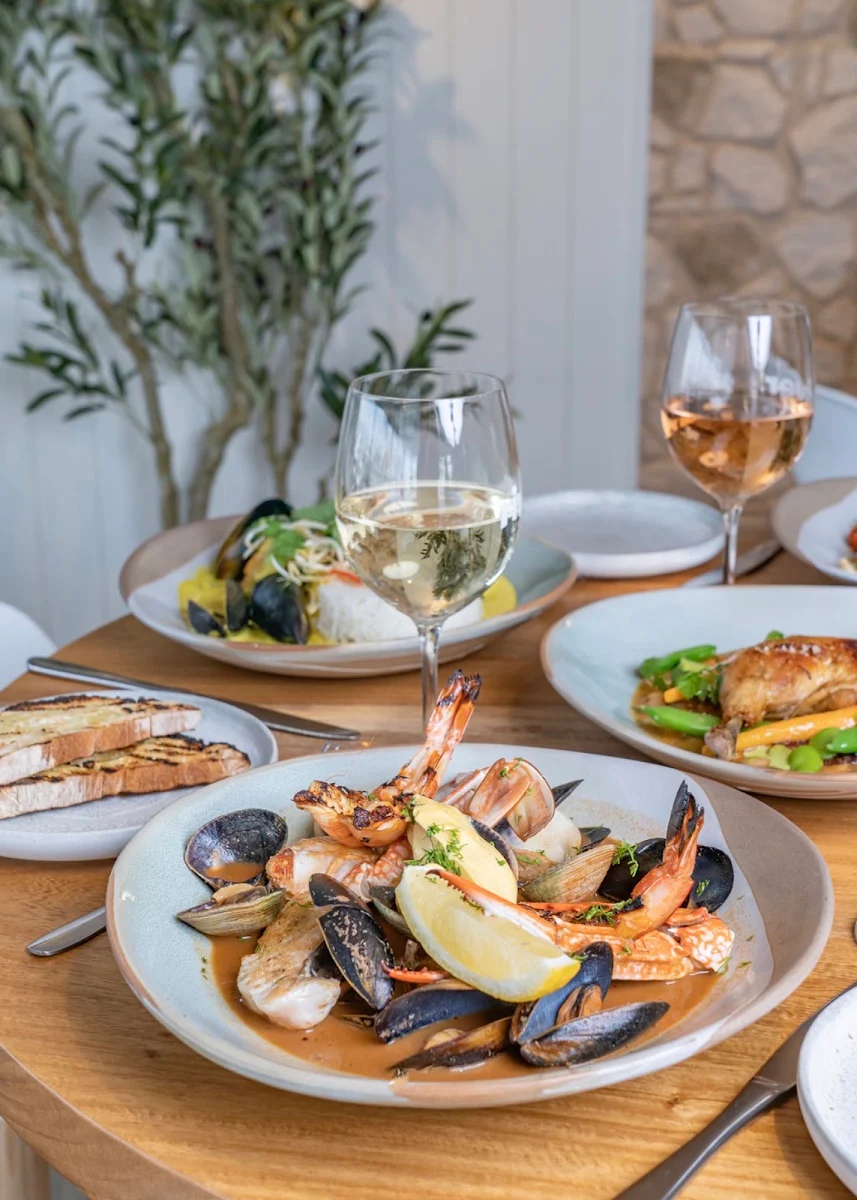 Highlights, River Bar + Dining