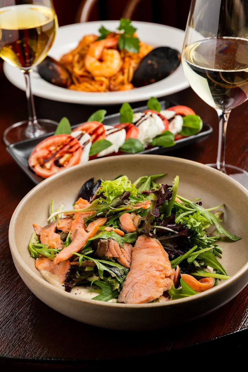 Highlights, Little Lygon Bar