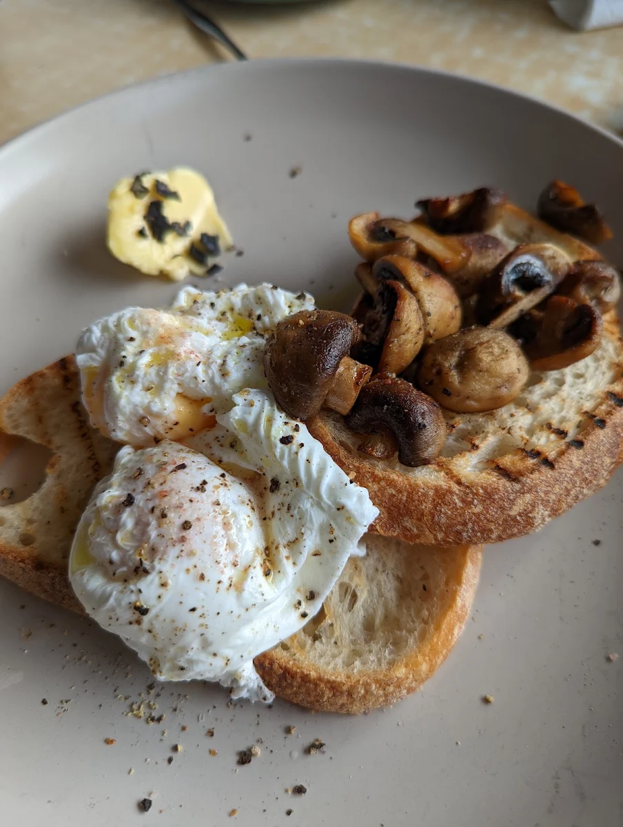 Poached Eggs on Toast with Mushrooms