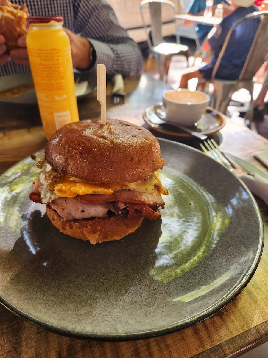 Bacon and Egg Roll, Gusto