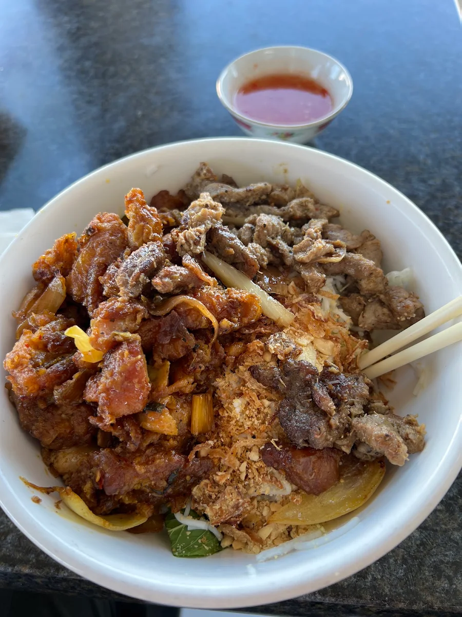 Highlights, Sunshine Cafe & Lunch Bar