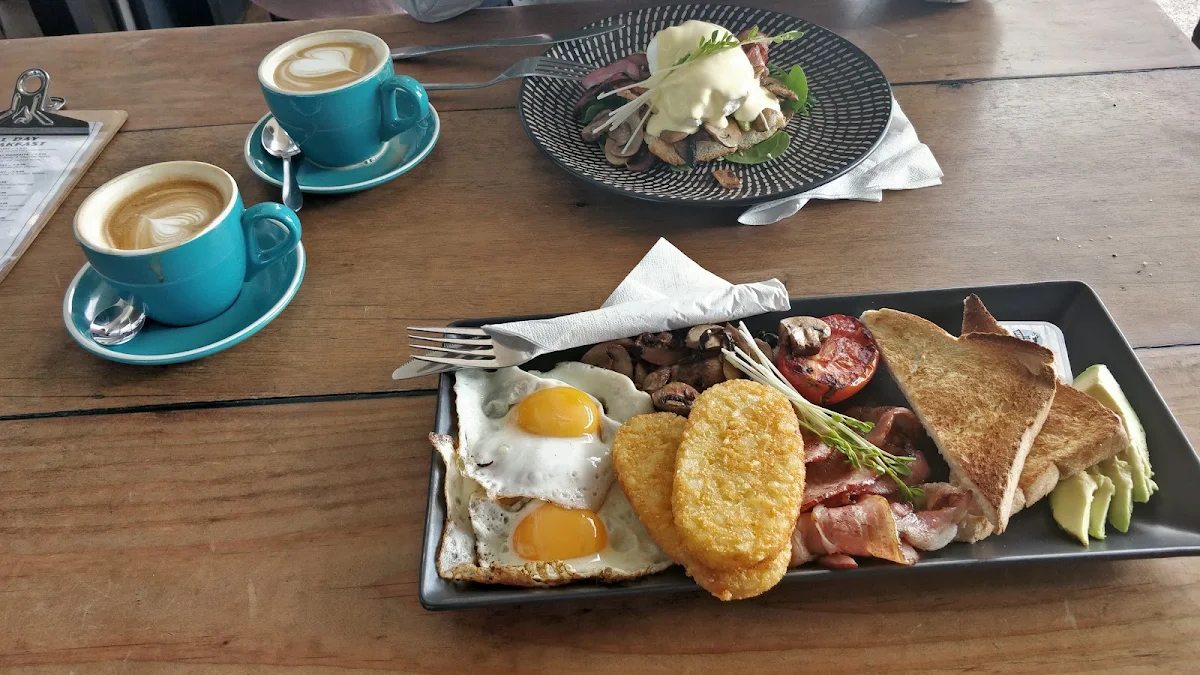 Mega Breakfast, Cafe Mila
