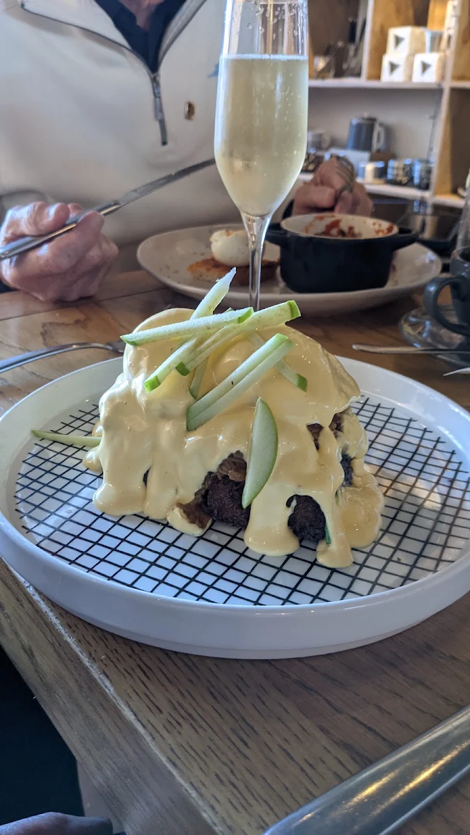 Slow Cooked Pulled Pork Eggs Benedict