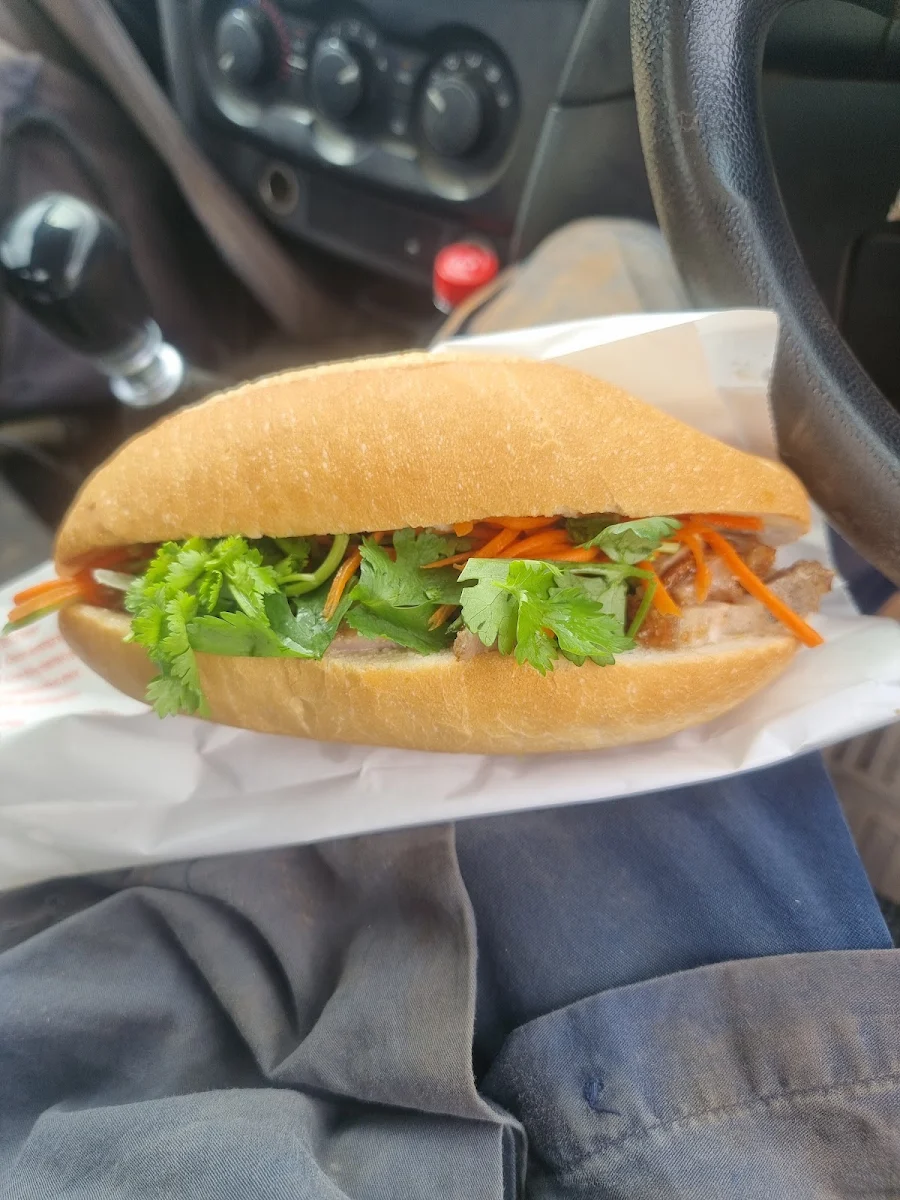 Ro, Rolls on the run Banh Mi