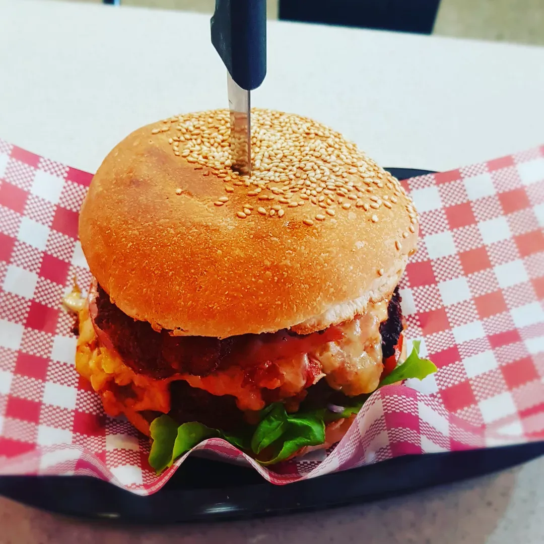 Parmi Burger, Silver Key Cafe