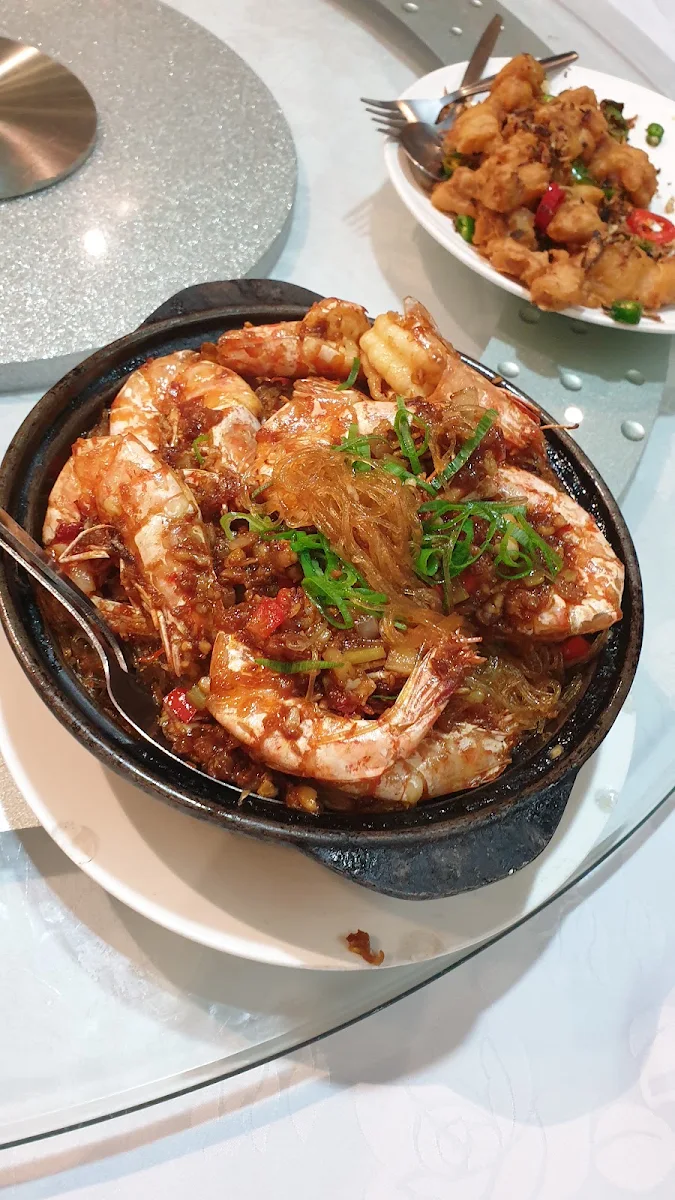 King Prawns with XO Sauce and Vermicelli Claypot