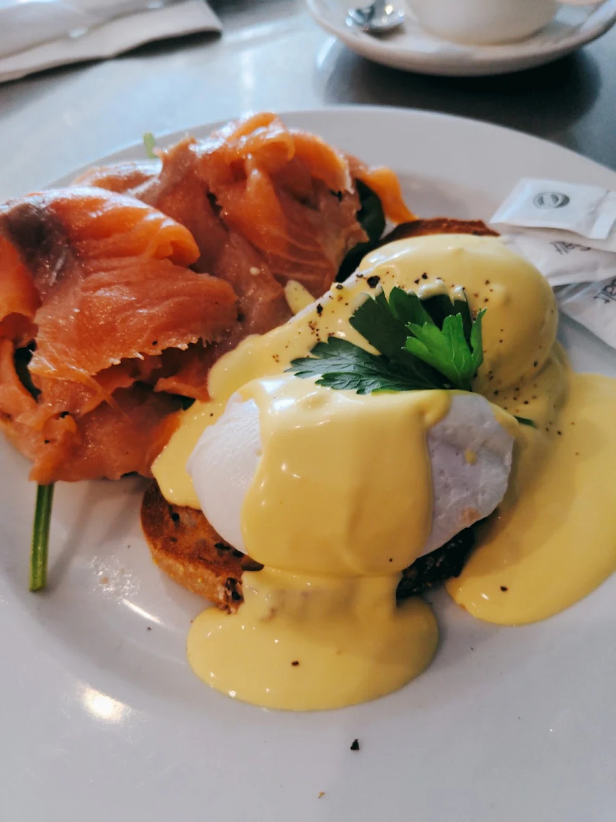 Eggs Benedict, Bowan Isla