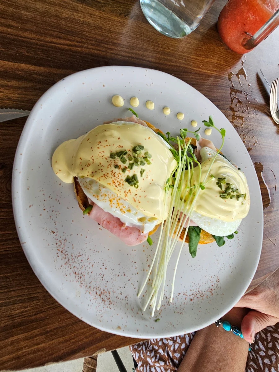 Eggs Benedict, Sharbella Espresso