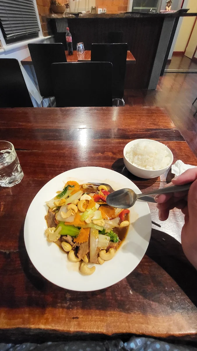 Pad Khing, Happy Elephant Thai