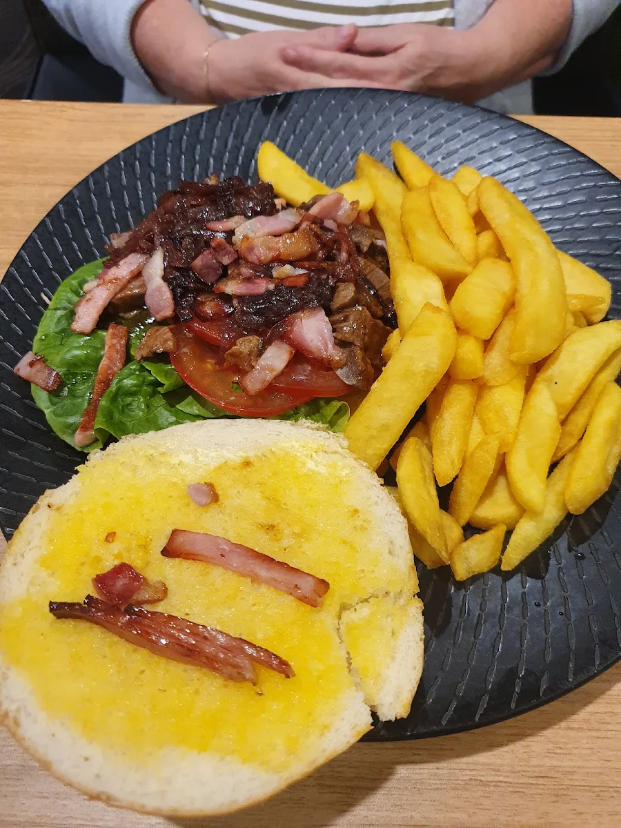 Pulled Beef Roll and Chips