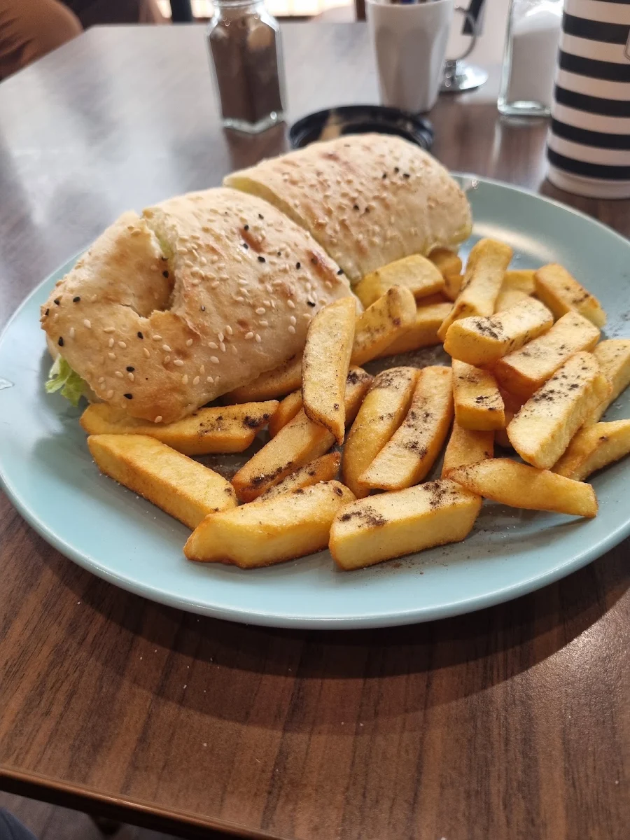 Chicken Burger, Kafe 258