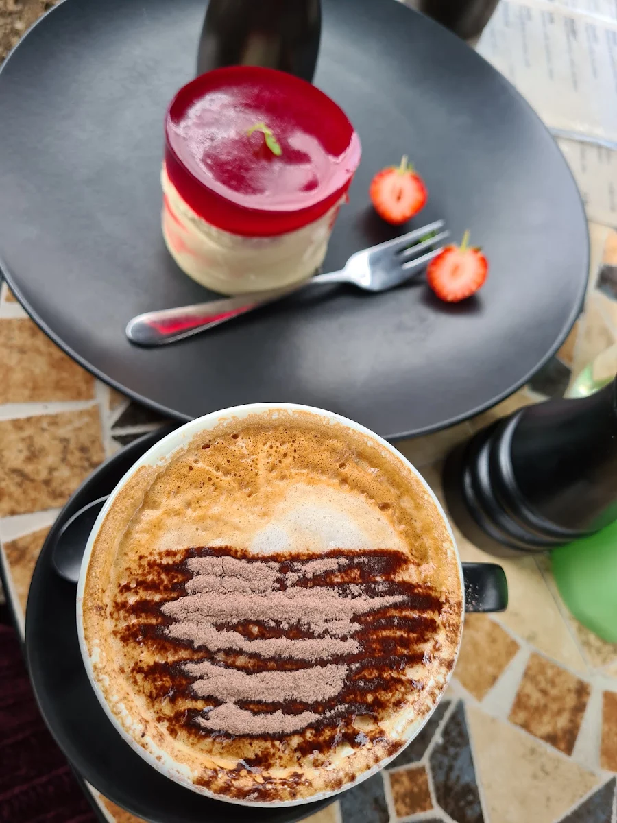 Cappuccino Coffee & Berry Cheesecake