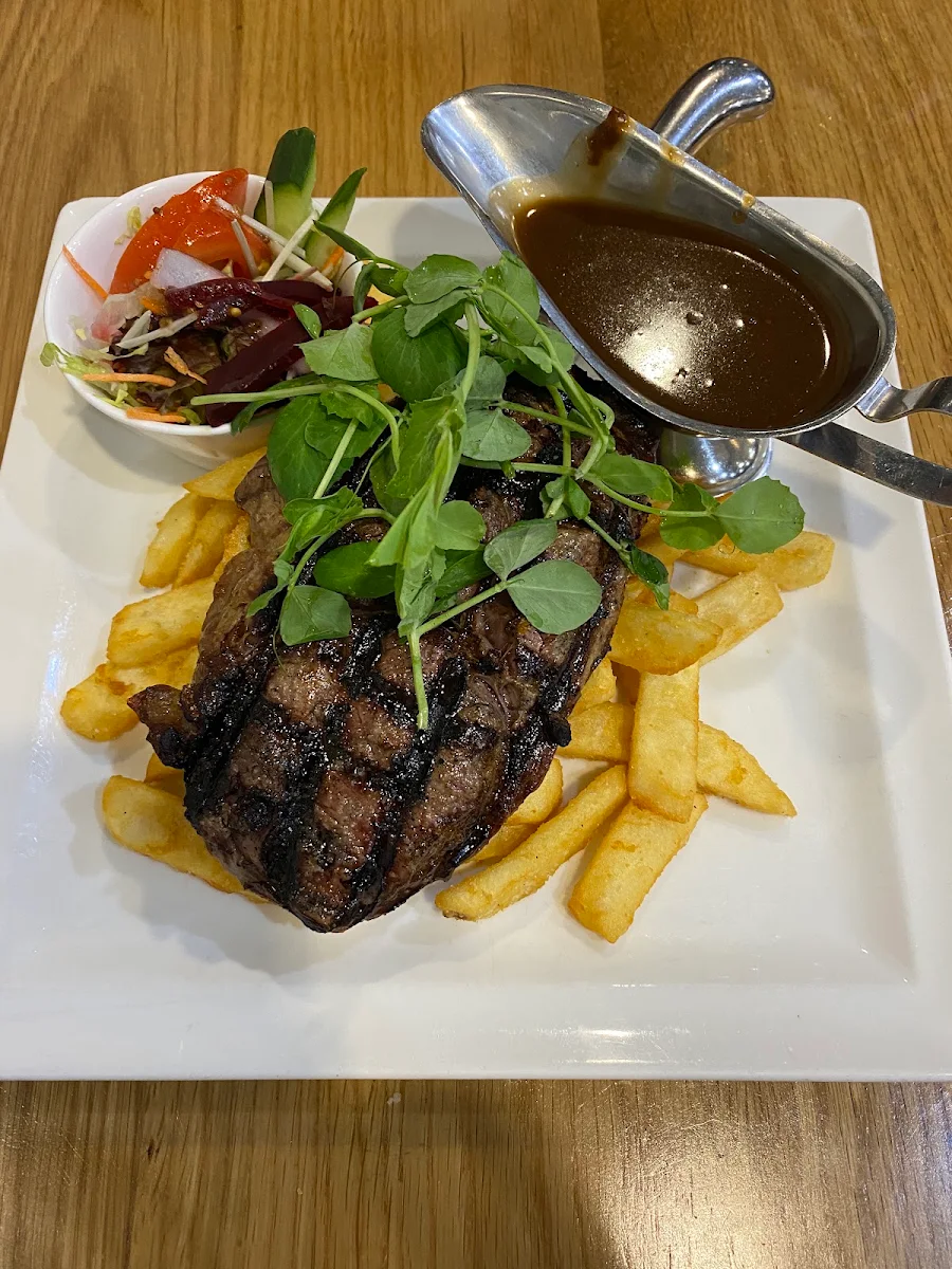 Highlights, Chariots Bistro