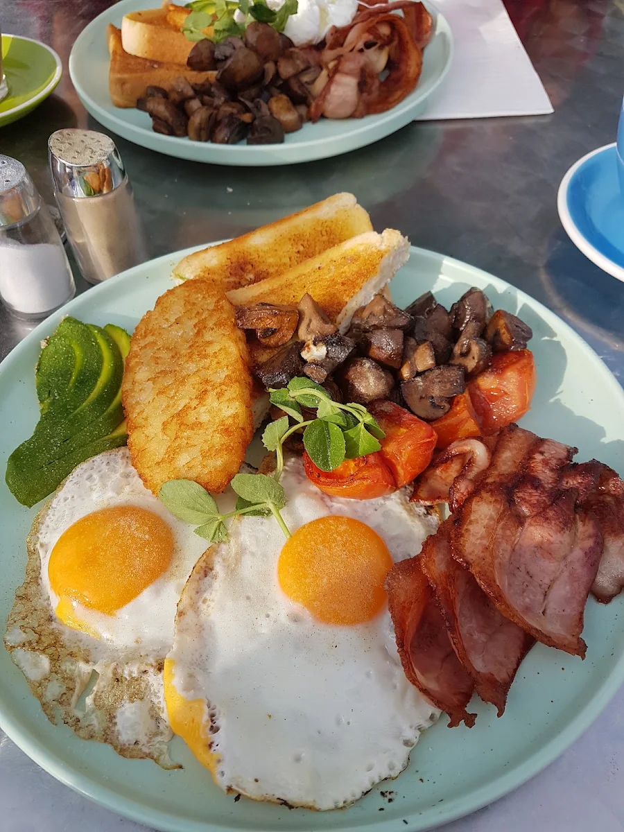 Chorizo, Lexie's on the Beach & The Crow's Nest (upstairs)
