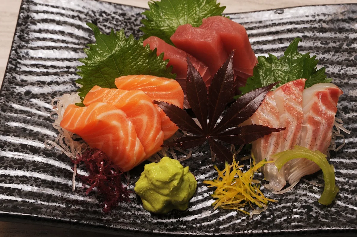 Nigiri Sushi & Sashimi Platter