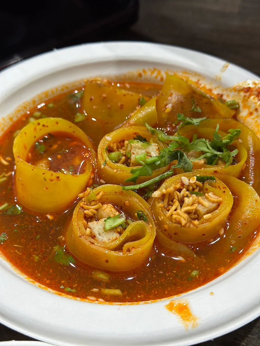 Jhol Laphing, Tapari Momo