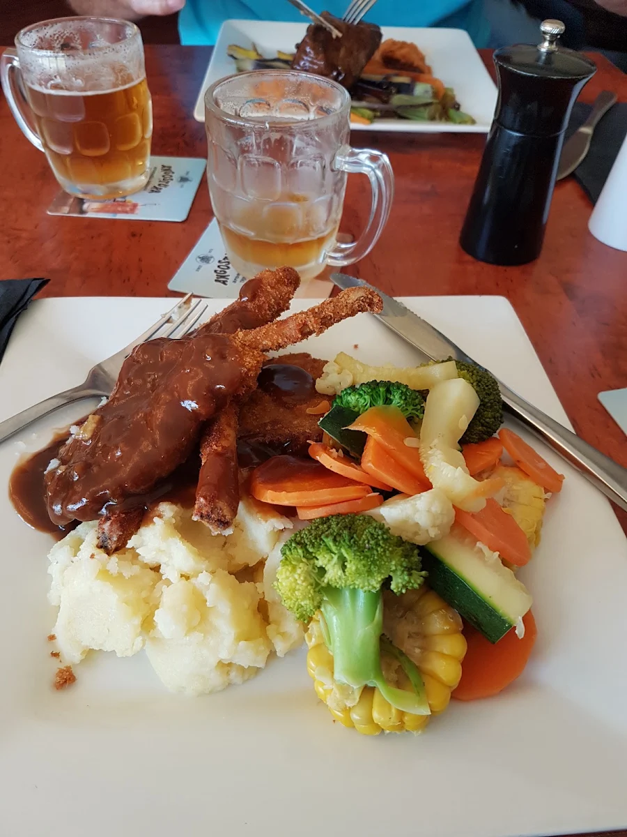 Cutlets, Tysons Reef Hotel