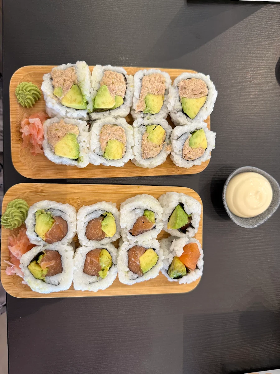 Tuna Avocado and Salmon Avo