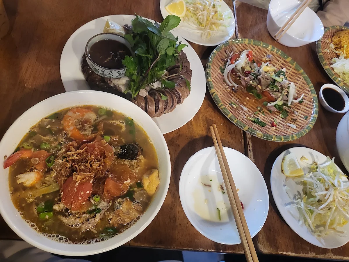 Bánh Đa Cua Bề Bề