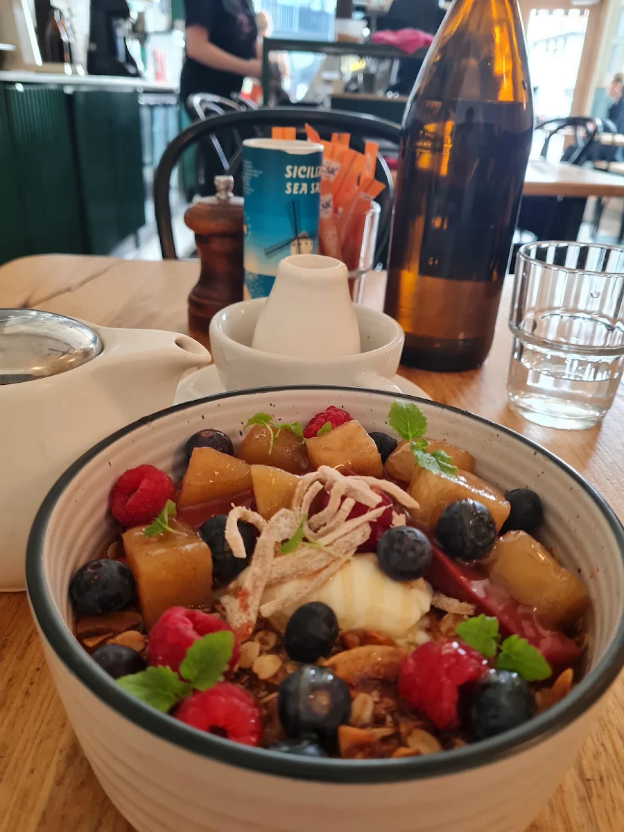 Oats with Extra Fruit and Non Dairy