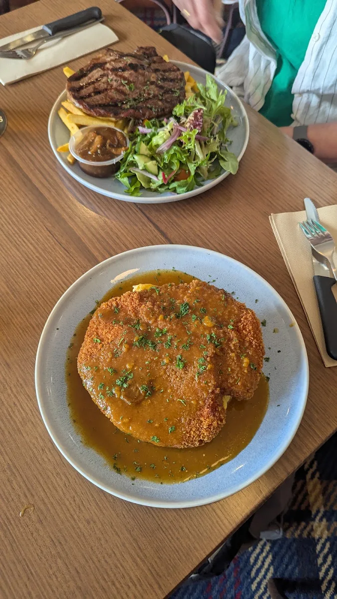 Irish Schnitzel, Dicey Riley's Hotel