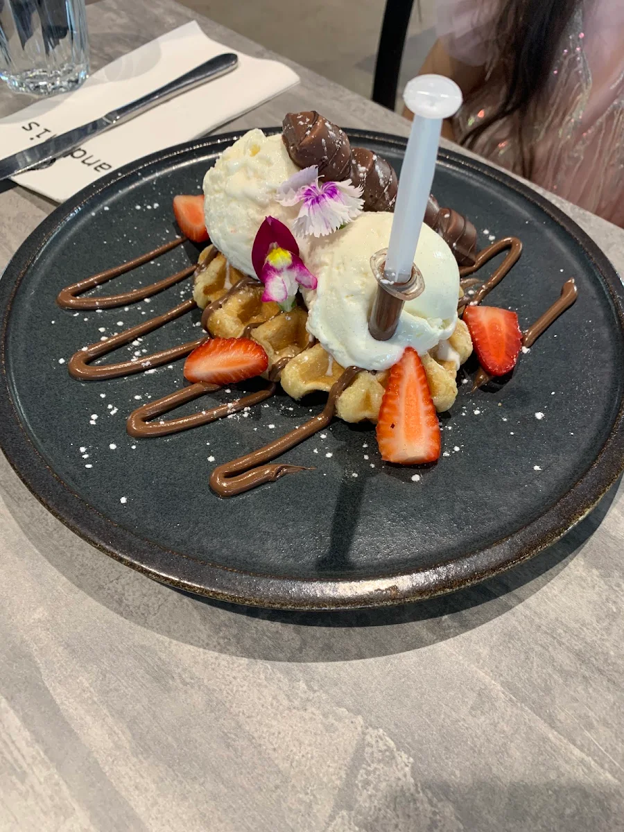 Highlights, Andonis Cafe & Bar, Mount Gravatt (Logan Rd)