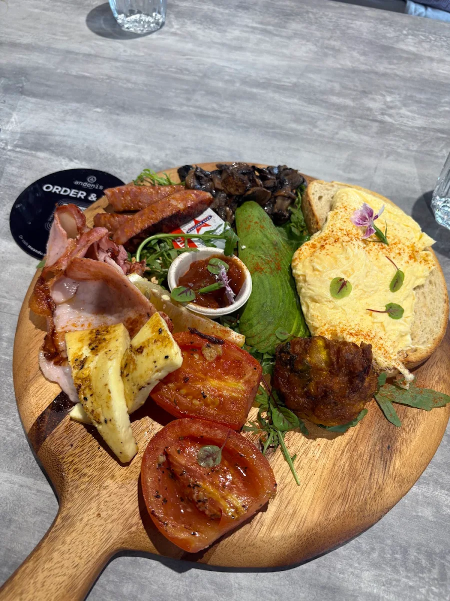 Highlights, Andonis Cafe & Bar, Mount Gravatt (Logan Rd)
