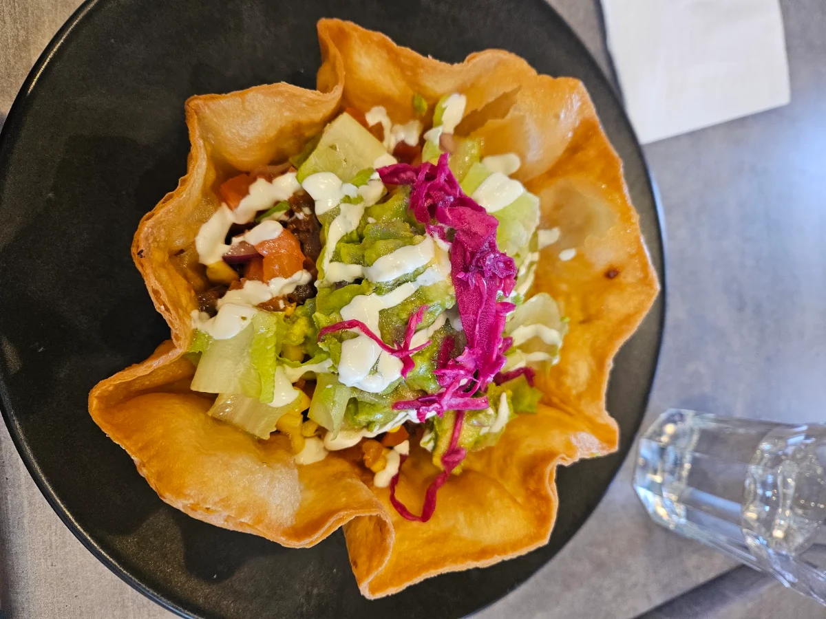 Pulled Beef Taco Salad 2576 KJ