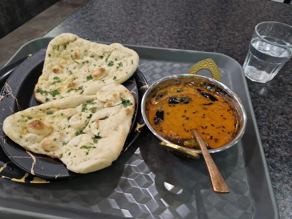 Dhal Tadka with Garlic Naan