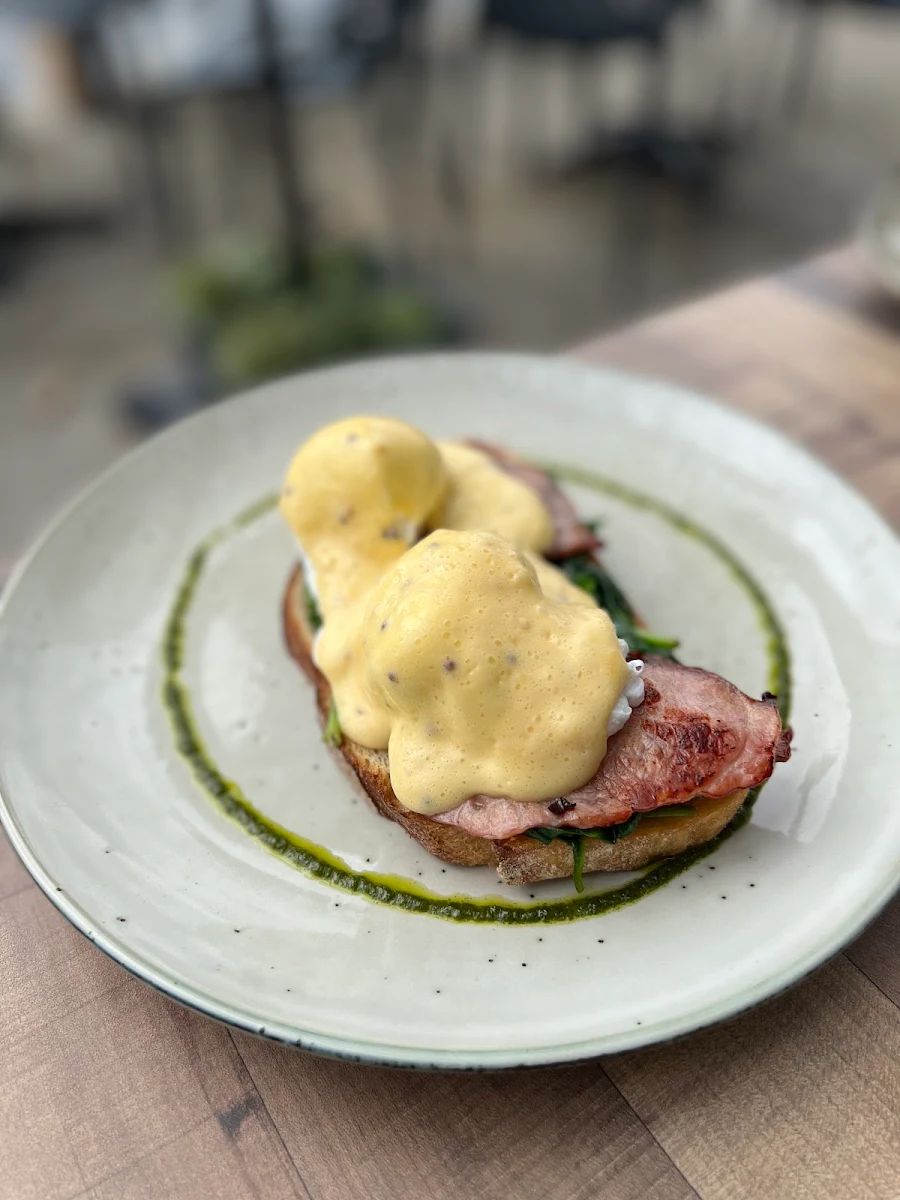 Eggs Benedict Salmon with Mushrooms and Avocado