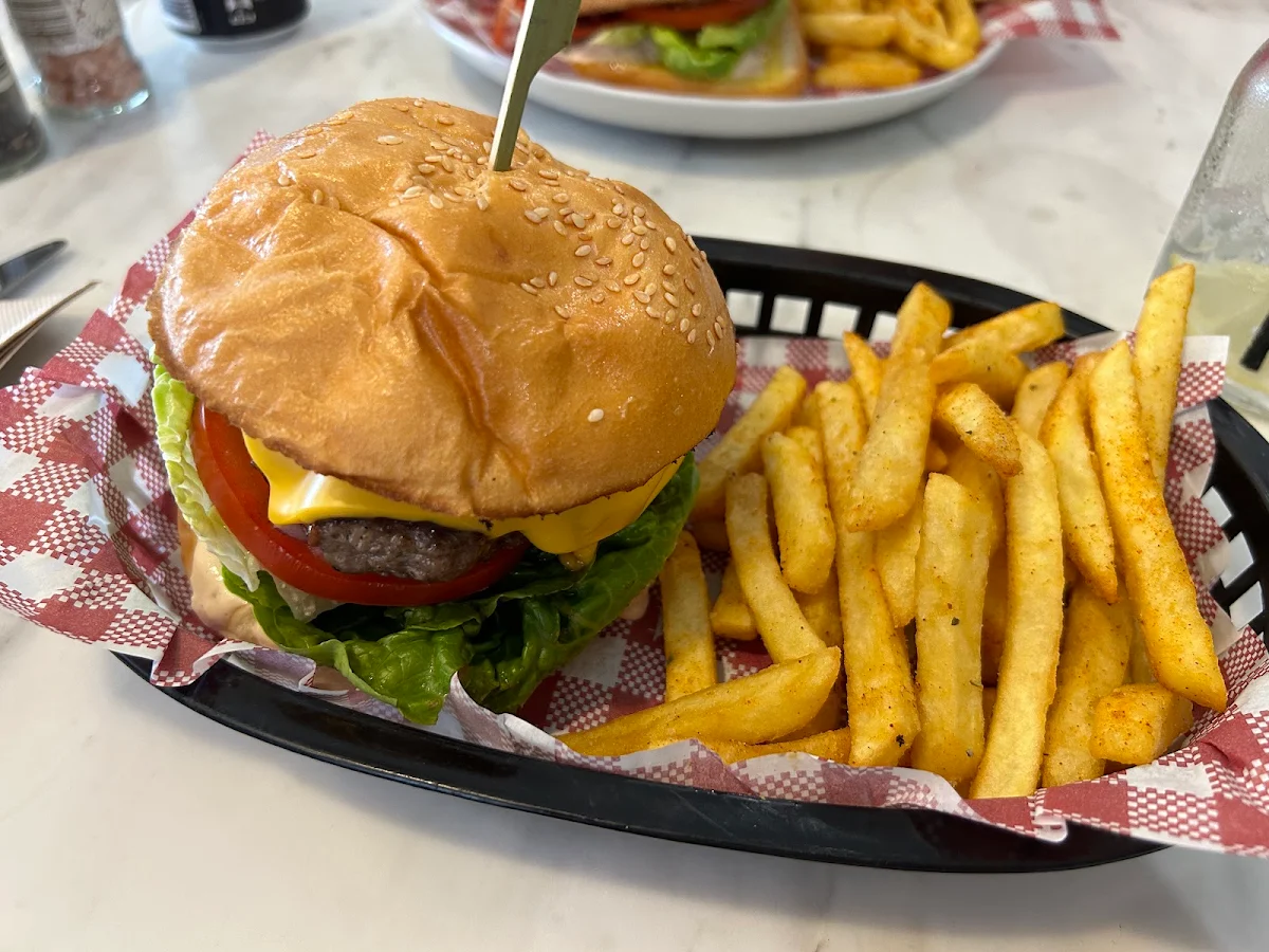 Cheeseburger, The Pepper Tree Essendon