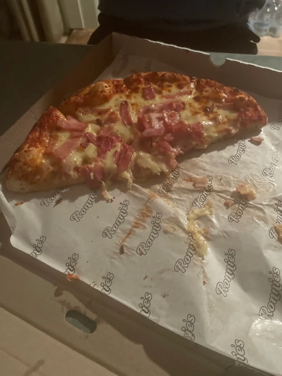 Highlights, Ronnie's Pizza House