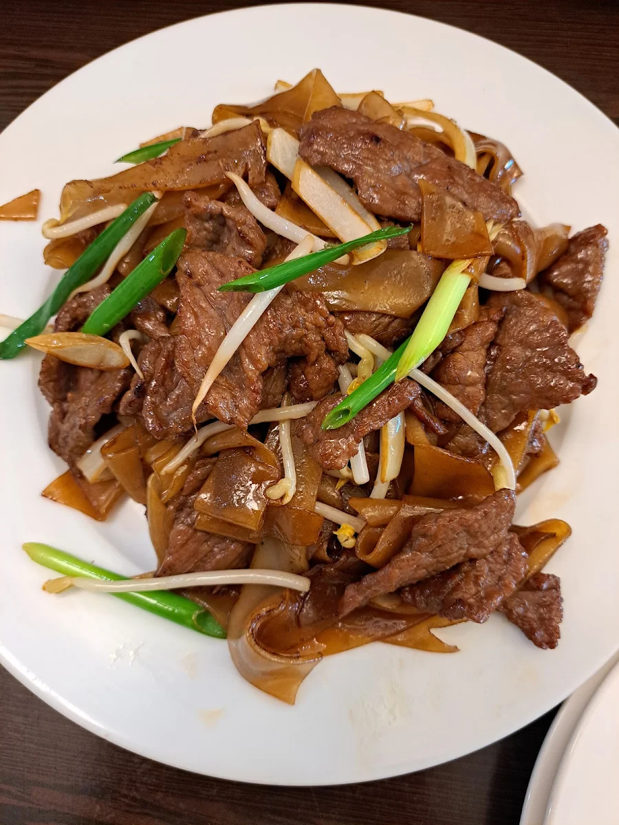 Stir Fried Beef with Rice Noodles