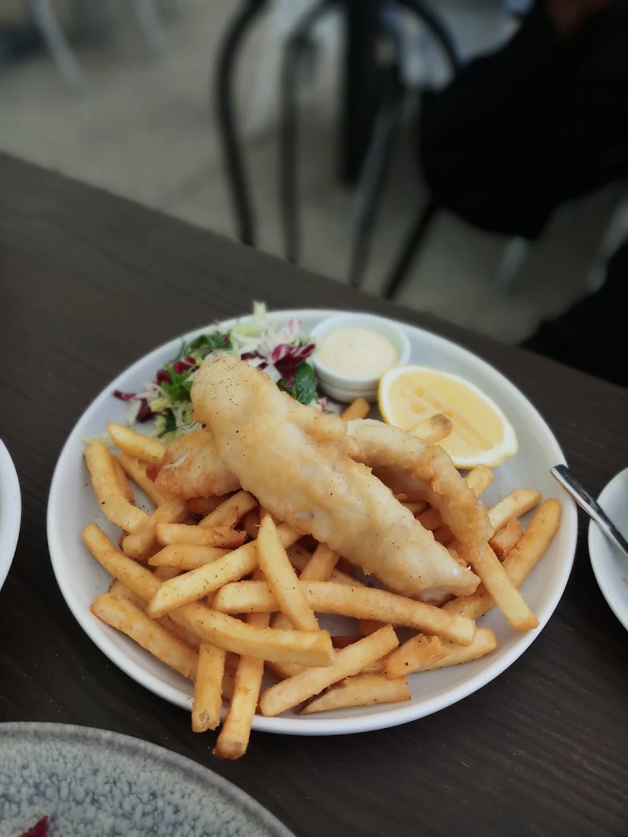 Fish&Chips, Pelikan Société