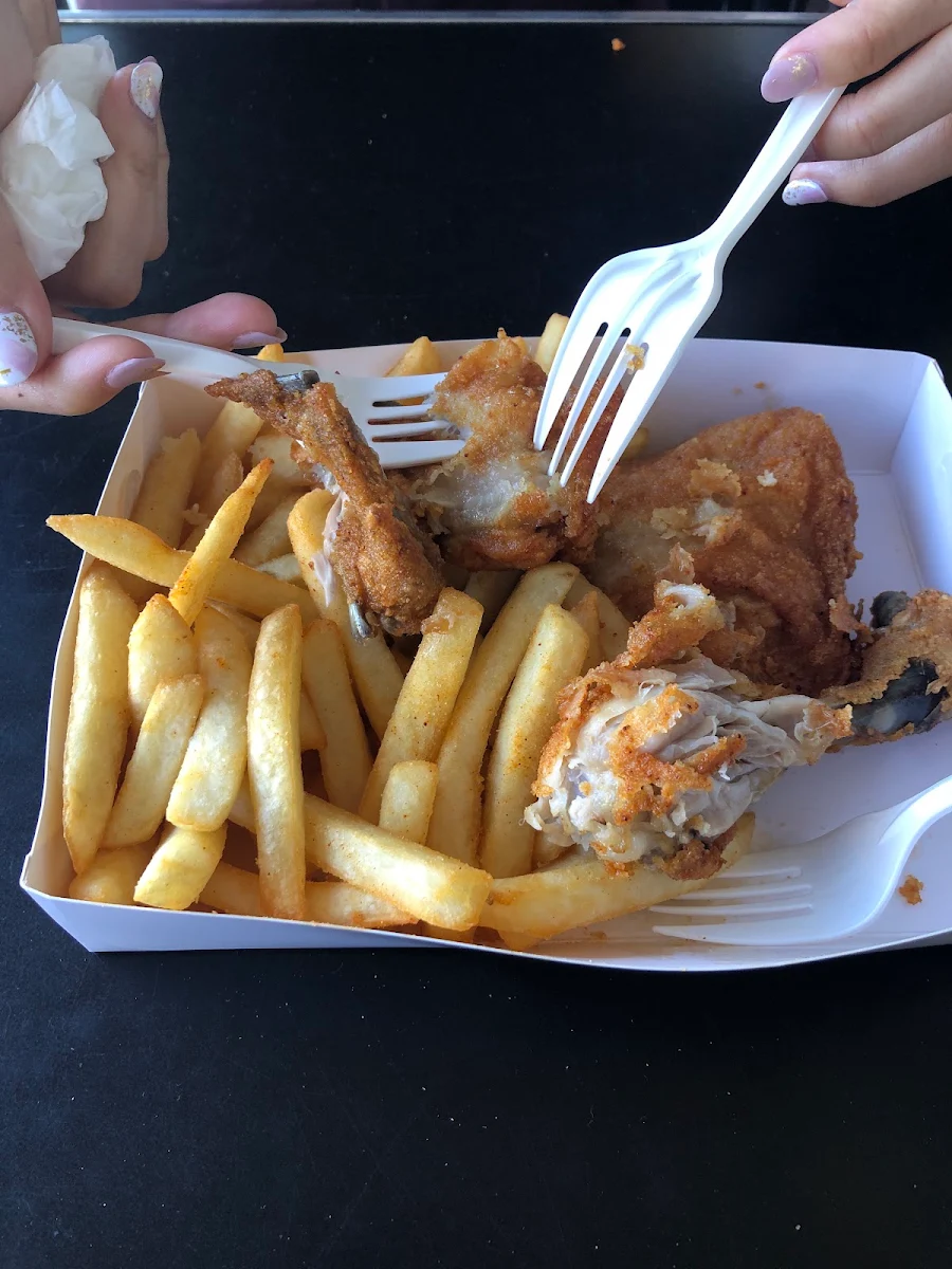 Chicken & Chips, Poulets Chicken Express | Fine Dining Restaurant Katoomba