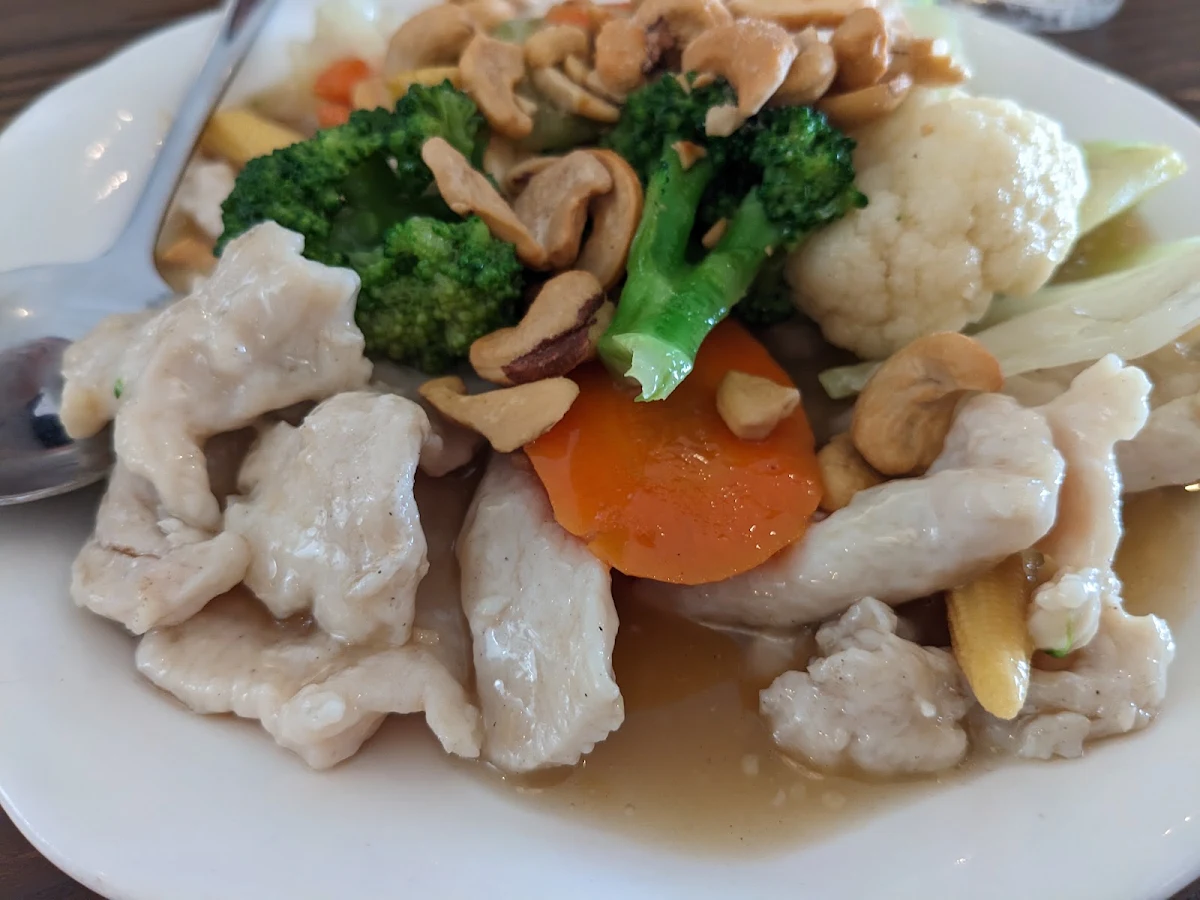 Chicken with Cashew Nuts