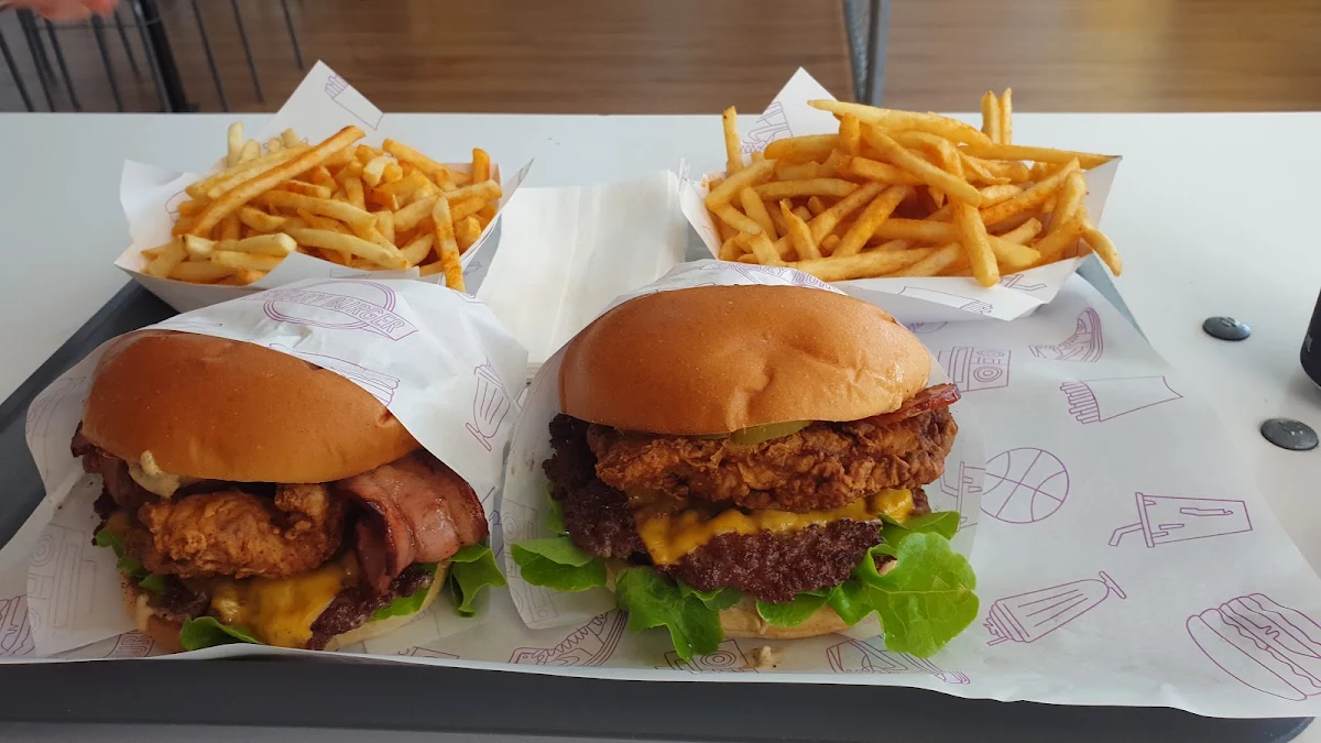 Highlights, Sneaky Burger Albion Park