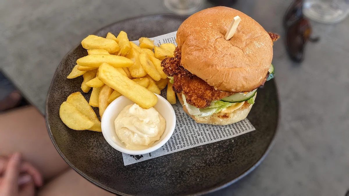 Chicken Burger, Gip's Restaurant