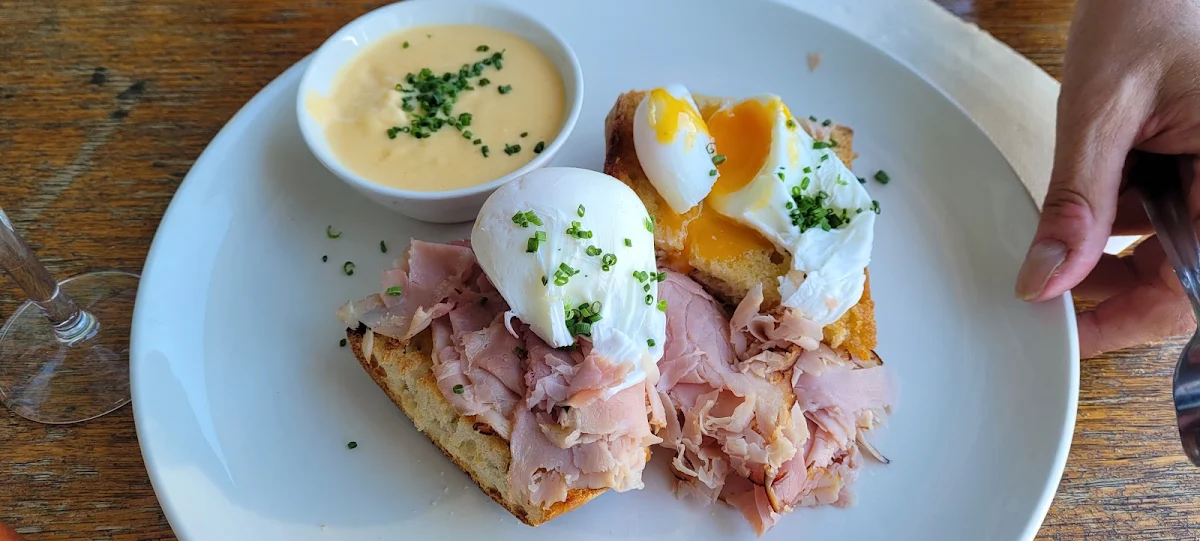Eggs Benedict, Tin Pot Cafe