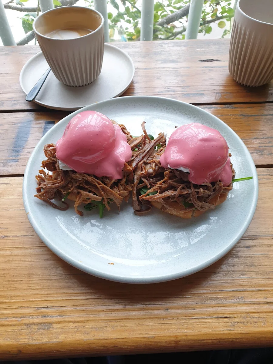 Pulled Beef Benedict